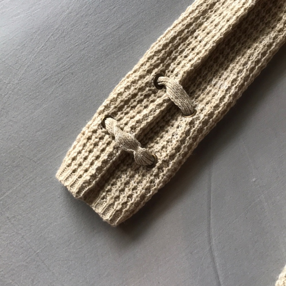 Small beige knit sweater. - Picture 3 of 4